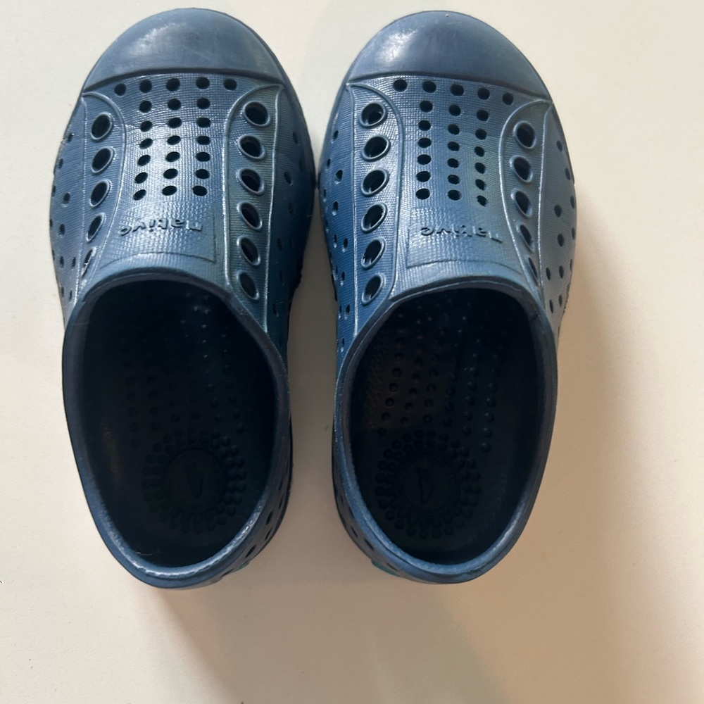 native shoes like new